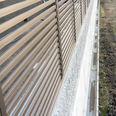 目隠しルーバーフェンス設置別視点 アップ