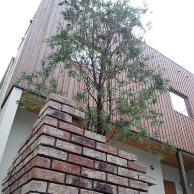 シックな外回り 外壁