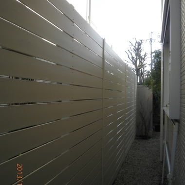 境界目隠し アーバンフェンス設置工事