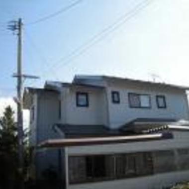 屋根・外壁塗装後の住宅外観 横から