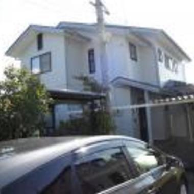 屋根・外壁塗装後の住宅外観 玄関側