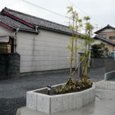 小庭・つくばい施工後の木庭と道路