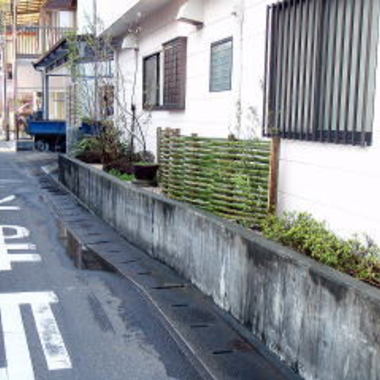 日本庭園施工後の竹垣 斜め