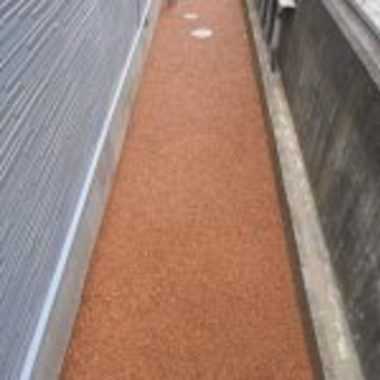 除草対策 固まる砂利 施工後