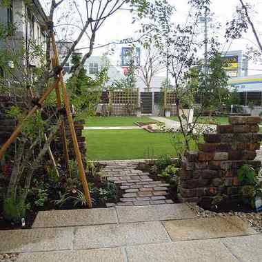 ガーデニング作業 庭石