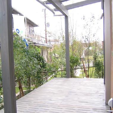 和と洋を融合 シンプルモダン デッキ