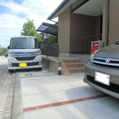 門柱の撤去 柵の撤去 花壇の撤去後 駐車スペース