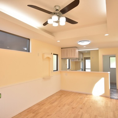 異国を想像する輸入住宅、パティオ（中庭）のある新築の施工後写真（1枚目）