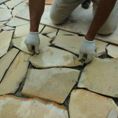 乱形石張り工事 途中