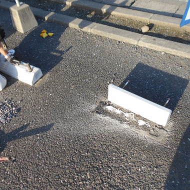 タイヤ止め設置工事 途中