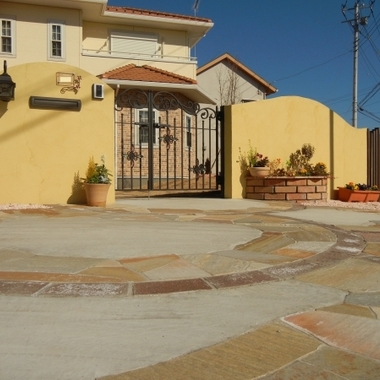 外構工事後 門と石畳