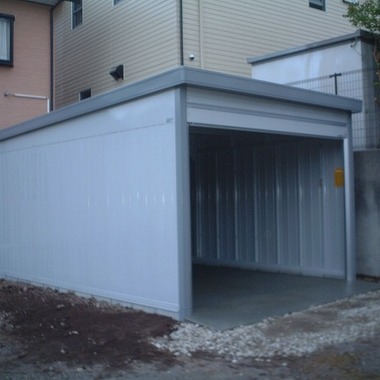 ガレ-ジ新設後 シャッタ-開状態 全体画像