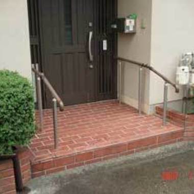 愛知県名古屋市×玄関手摺取付×雨の日も安心の施工後写真（0枚目）