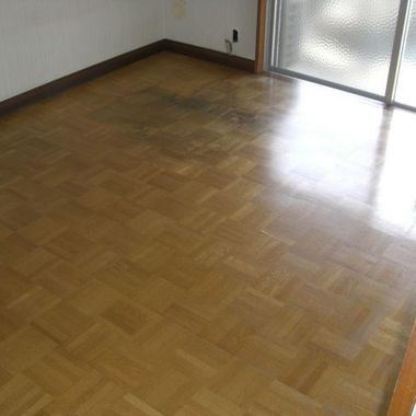 フローリング張替えでバリアフリーにの施工前写真（1枚目）