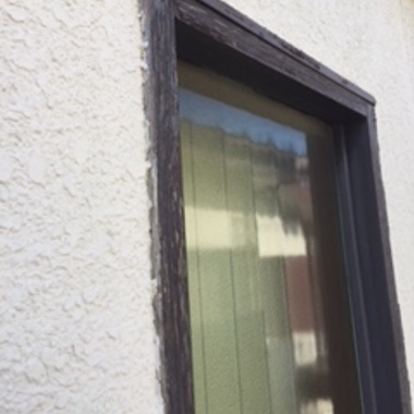 川越市 外壁窓枠雨漏り補修工事の施工前写真（0枚目）