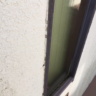 川越市 外壁窓枠雨漏り補修工事の施工前写真（1枚目）