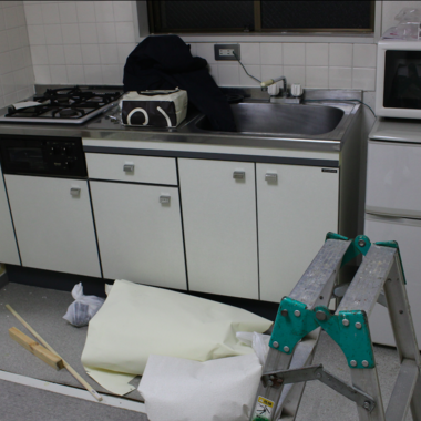 キッチンの絨毯を撤去前