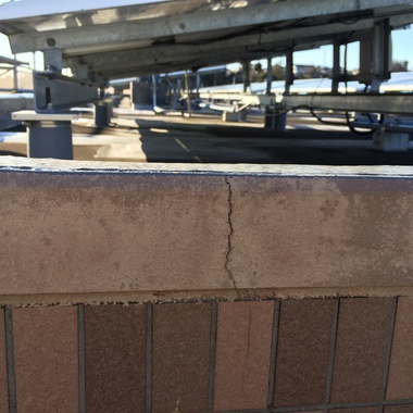 外壁にひび割れ 別の場所