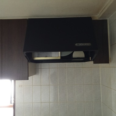 システムキッチン交換前 換気扇