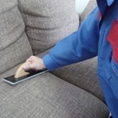 ソファシミ汚れクリーニング 作業中