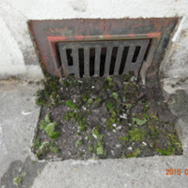 劣化した排水溝