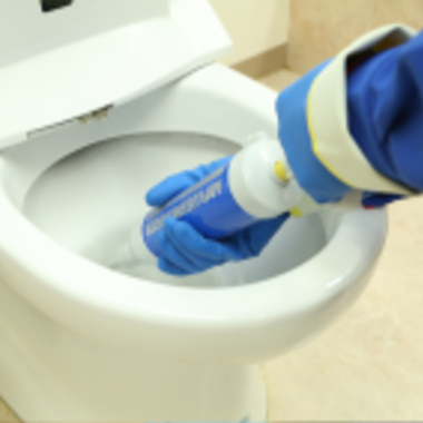 トイレクリーニング作業 便器1