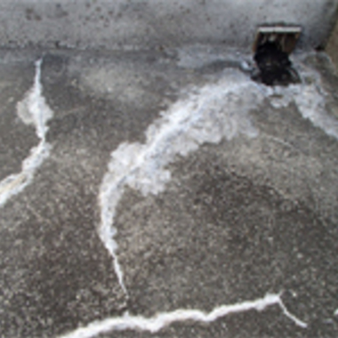 防水工事前 ひび割れ