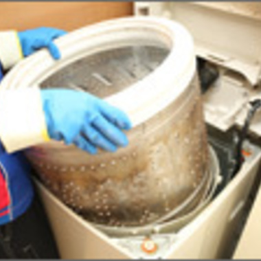 洗濯槽クリーニング作業中 1