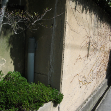 ひびの入った土留