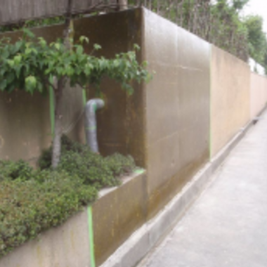 茶色に塗られた土留