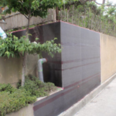 グレーに塗られた土留