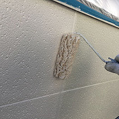 塗装作業 白い壁