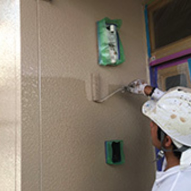 塗装作業 照明したの壁1