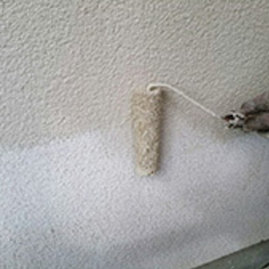 塗装作業手元 白い壁1