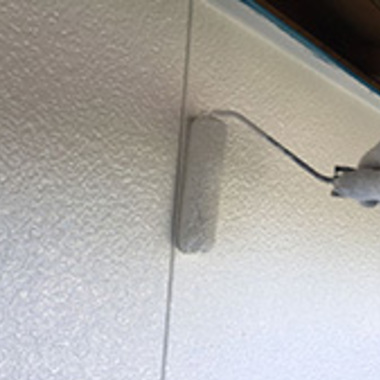 塗装作業手元 白い壁1