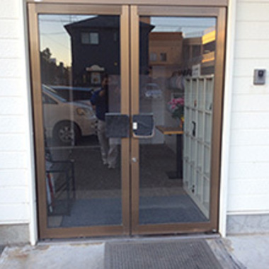 交換前 店舗ドア