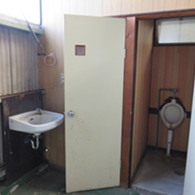 施工前 工場内個室・男子トイレ