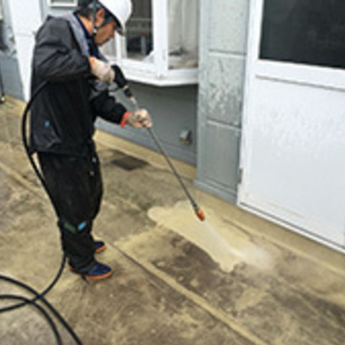 高圧洗浄作業 ベランダ床