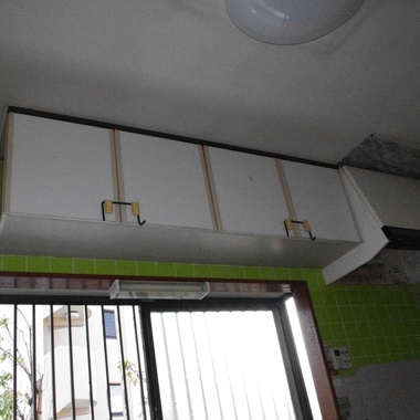 キッチン上部戸棚・レンジフード取替え前