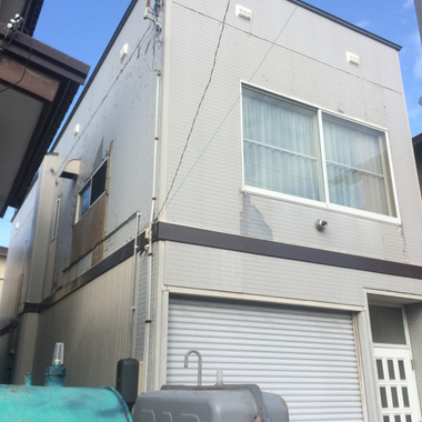 外壁補修前の建物