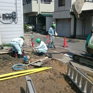 ガス管 埋設工事中