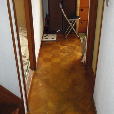廊下フローリング張替え前