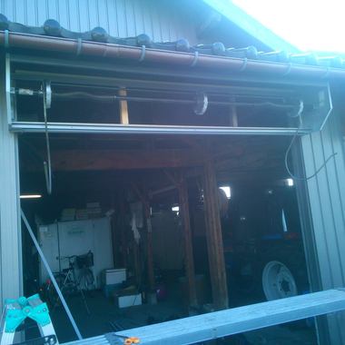 手動シャッター新規取付工事の施工前写真（1枚目）