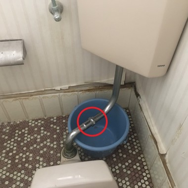 トイレ修繕工事の施工前写真（1枚目）