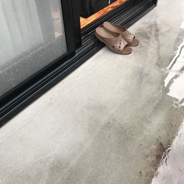 ベランダ防水工事の施工前写真（1枚目）