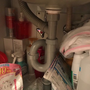 洗面化粧台の取替工事の施工前写真（1枚目）