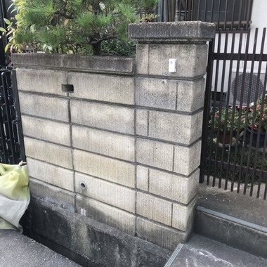 ブロック塀からフェンス設置工事の施工前写真（1枚目）