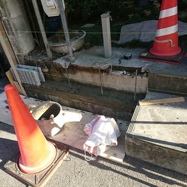 ブロック塀からフェンス設置工事の施工前写真（1枚目）