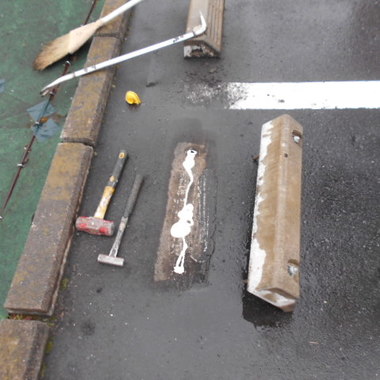 駐車場タイヤ止め交換工事前