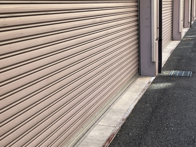 シャッター専門業者に交換・修理を依頼